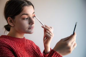 woman doing makeup